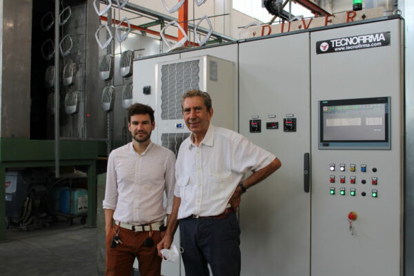 Da destra Francesco
Duca, proprietario di Nuova
Duver e Andrea Taccani,
Marketing Specialist Tecnofirma